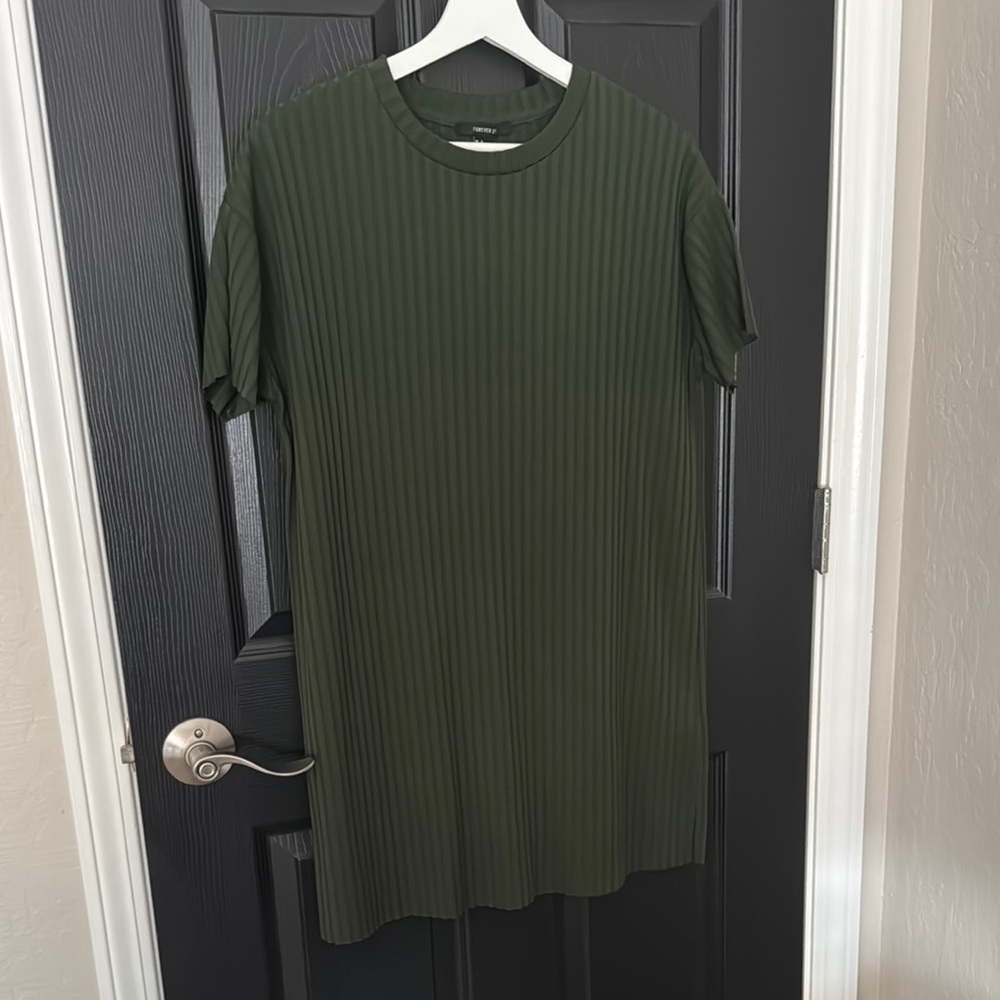 FOREVER 21 Ribbed Green Dress